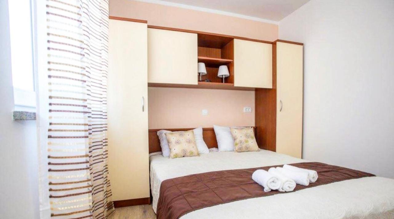 Royal Apartment Pola Esterno foto